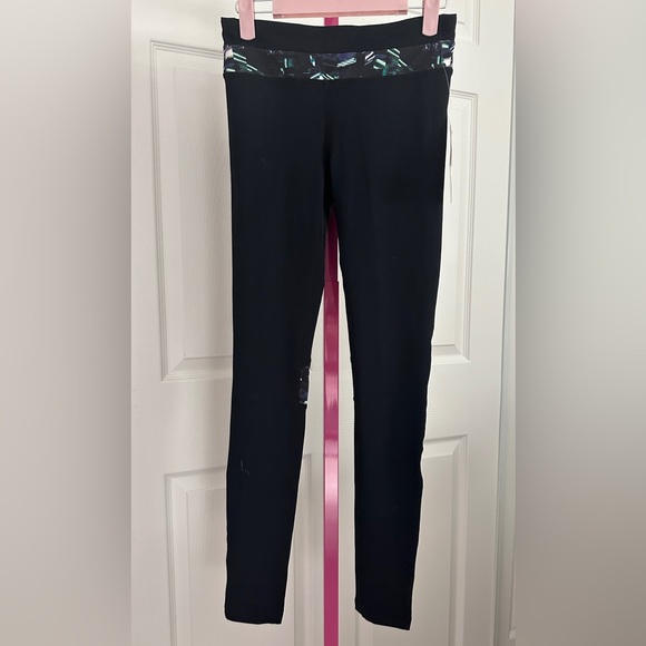 Shape Performance Leggings - Picture 3 of 5